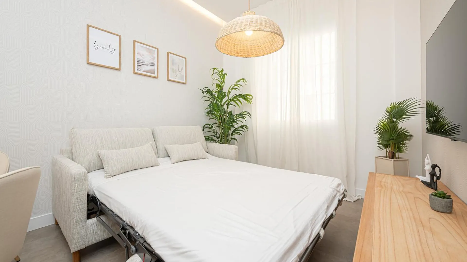 Apartment Wintowinrentals Goleta Suites 0A Malaga