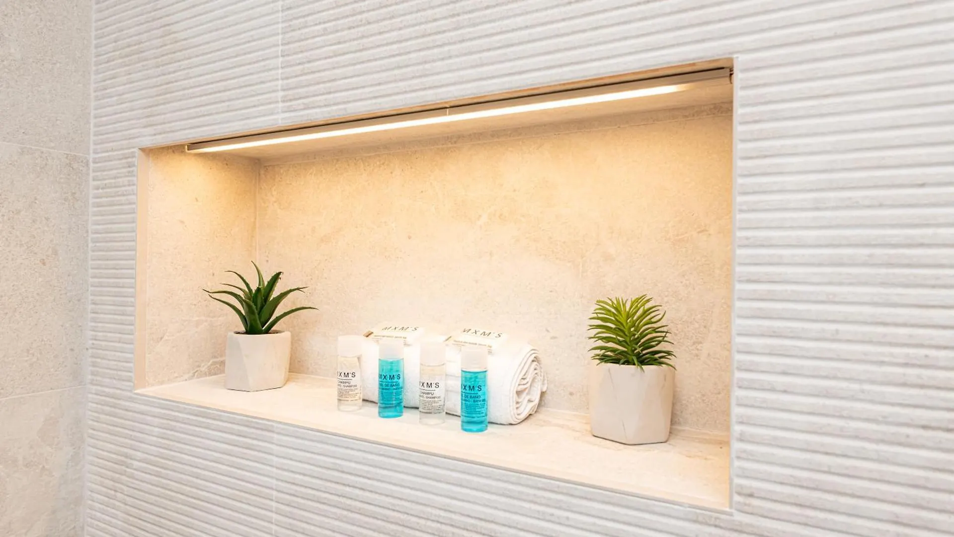 Wintowinrentals Goleta Suites 0A Malaga Apartment