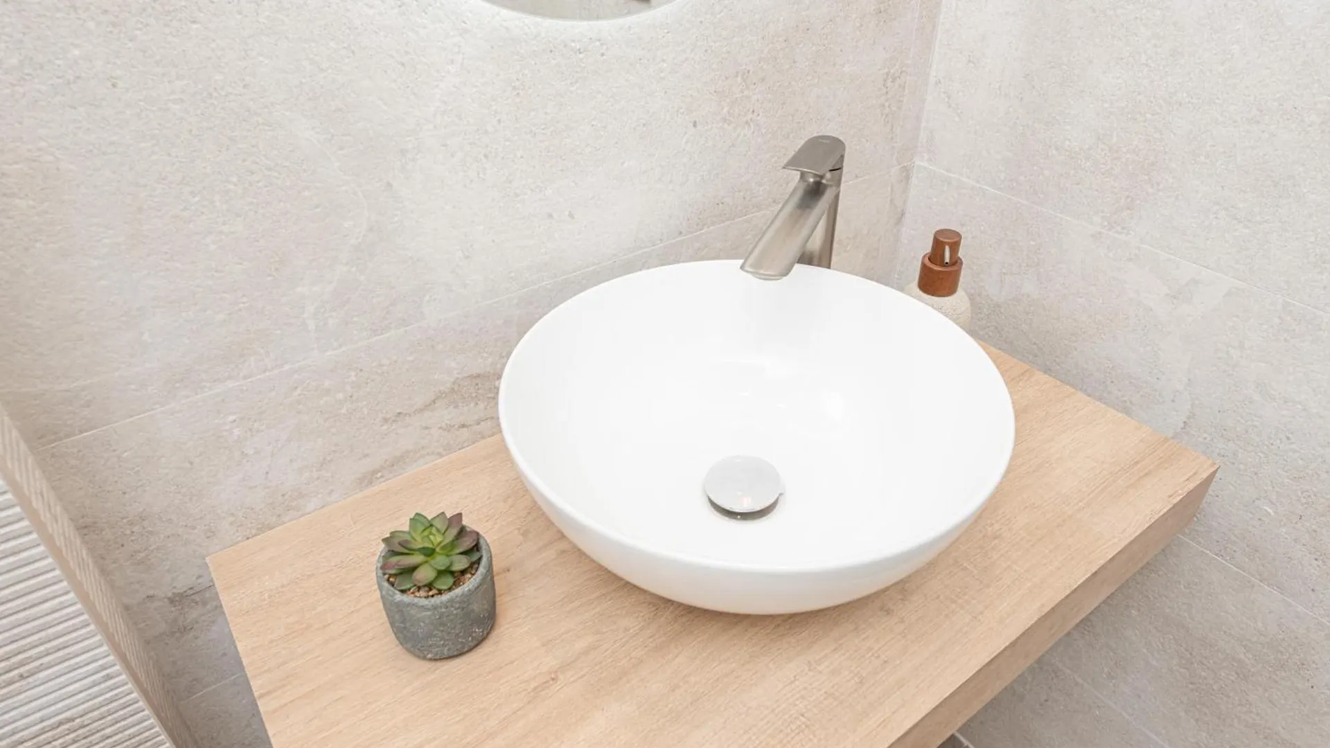 Wintowinrentals Goleta Suites 0A Malaga Apartment